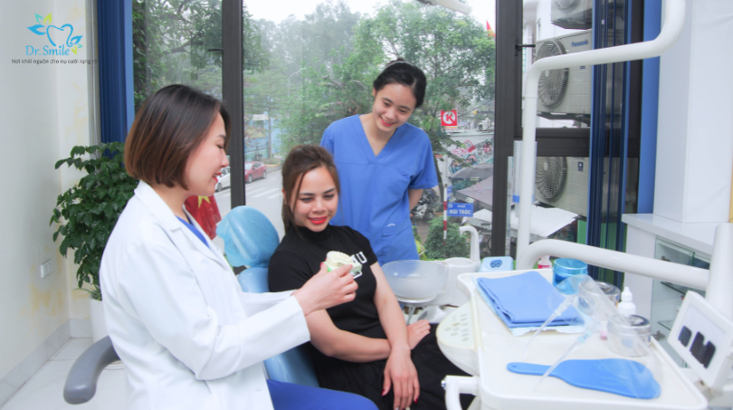 Tại Dr.Smile bạn sẽ được bác sỹ thăm khám và tư vấn tận tình